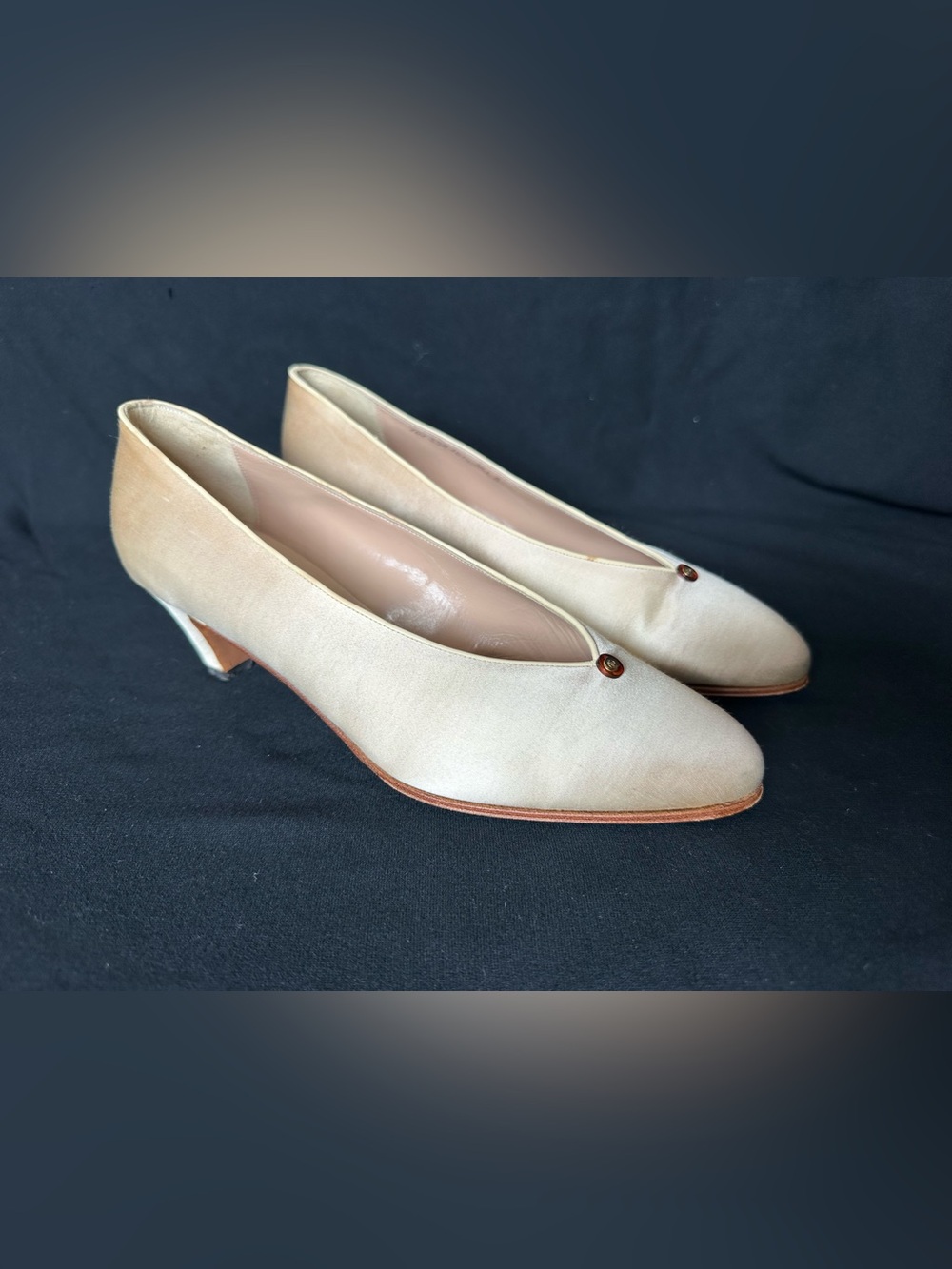 Vintage Gucci Cream Satin heels with dust bag Gold-Tone Accent 36.5 - Picture 7 of 16